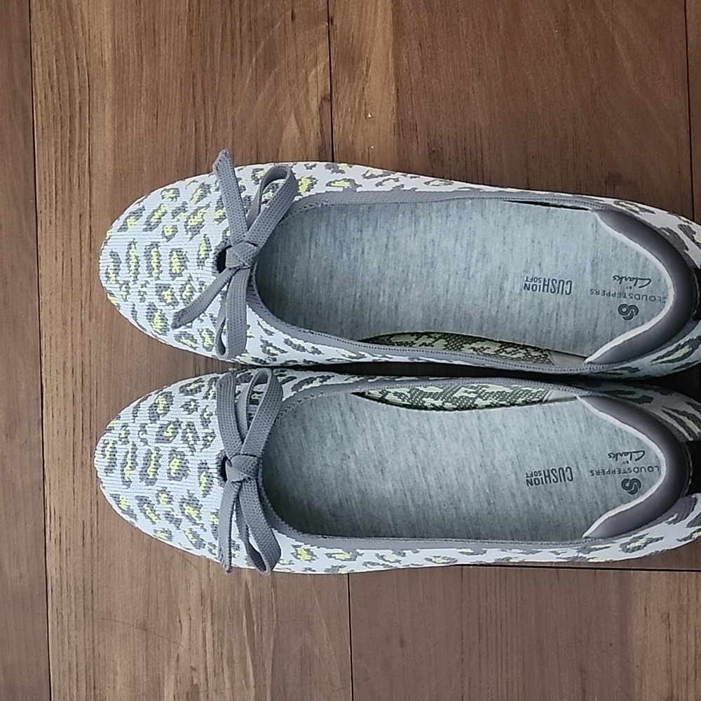 Clarks Women's Gray and Yellow Pattern Flats - Picture 10 of 10
